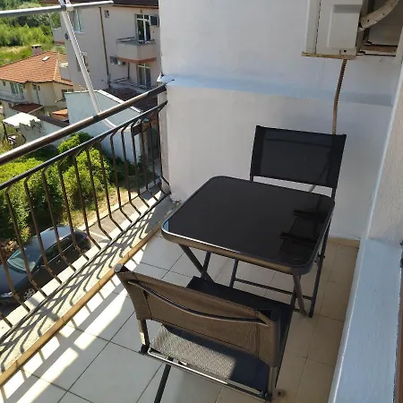 Apartment къща за гости Mиро *